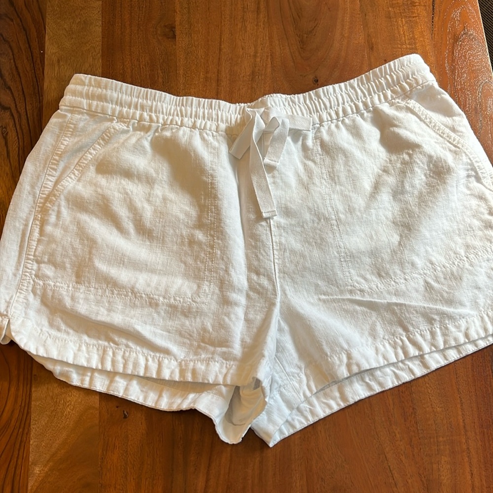 Women’s J. Crew white linen short, M